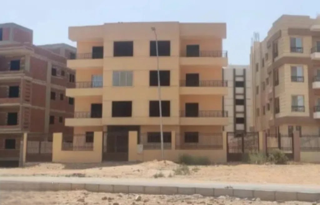 #عماره للبيع بالتوسعات الشماليه بمدينة 6 أكتوبر مساحه كبيره كل دور شقتين