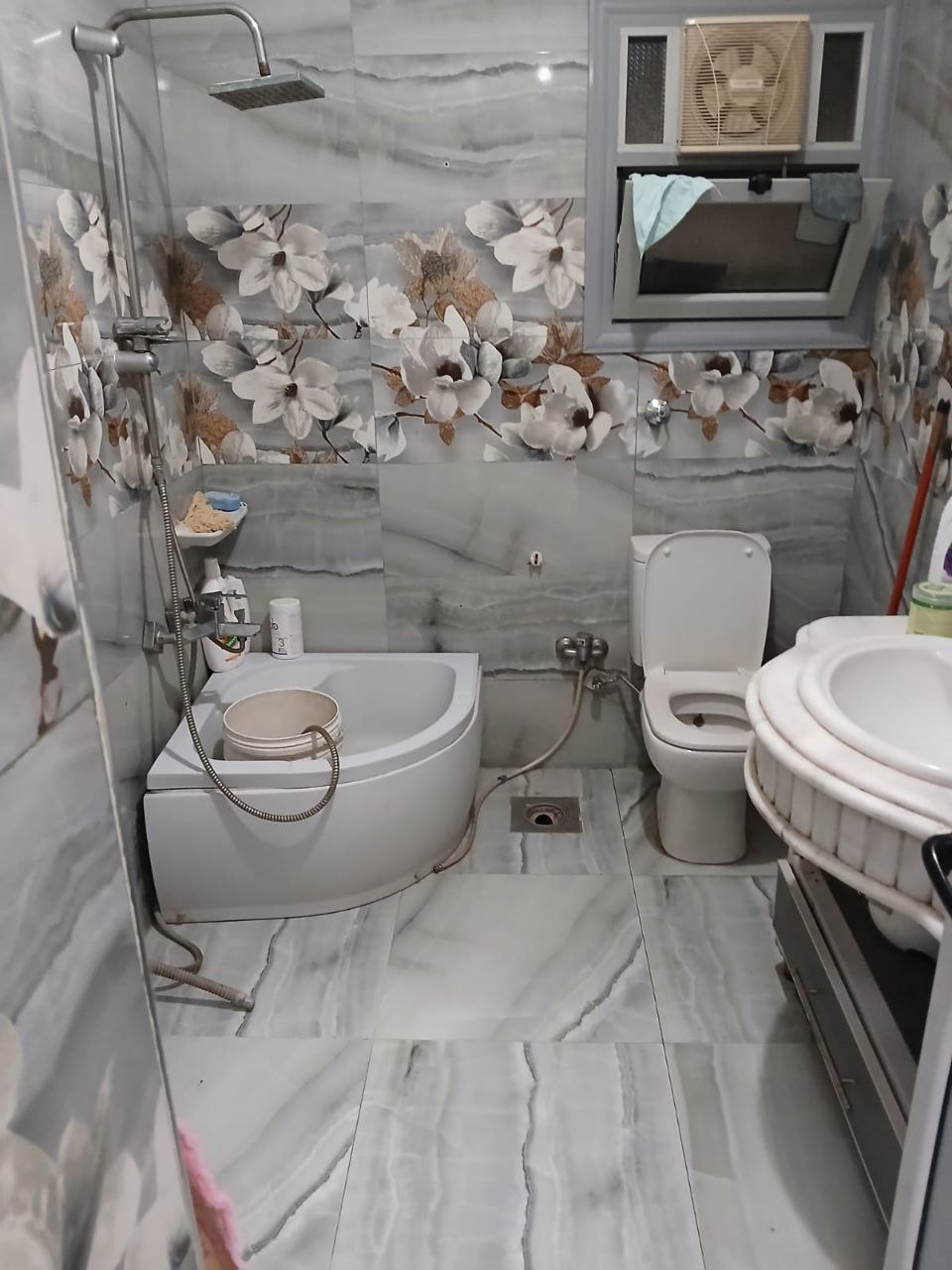 🏢 شقة للبيع – شارع الحنفية -البيطاش - العجمي 📍 الدور التاسع – عمارة 2 أسانسير📐 ا