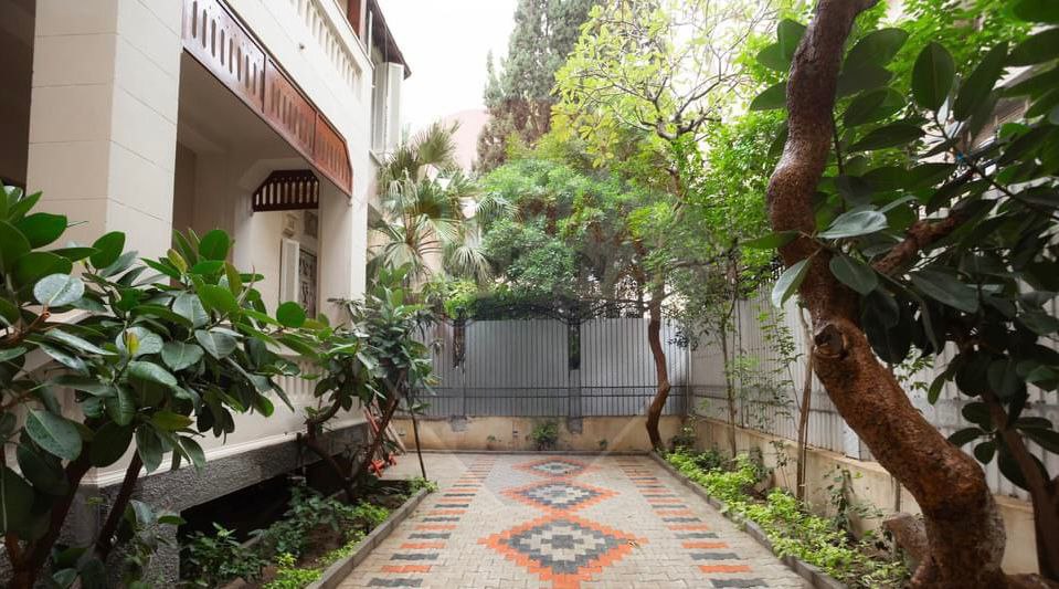 فيلا مسجلة بالشهر العقارى مساحتها ٤٥٠ م٢ ببولكلى بها مكان يتسع لسيارتين بشارع لا