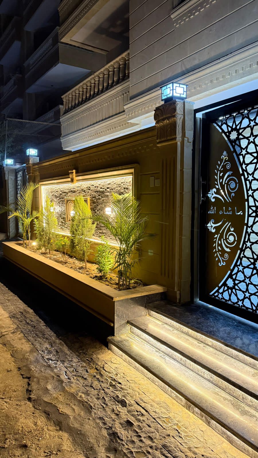 فيلا أرضي بحديقه مدخل خاص ومدخل للسيارات بوابه اولي منطقه ج خطوات للبوابه الاولي