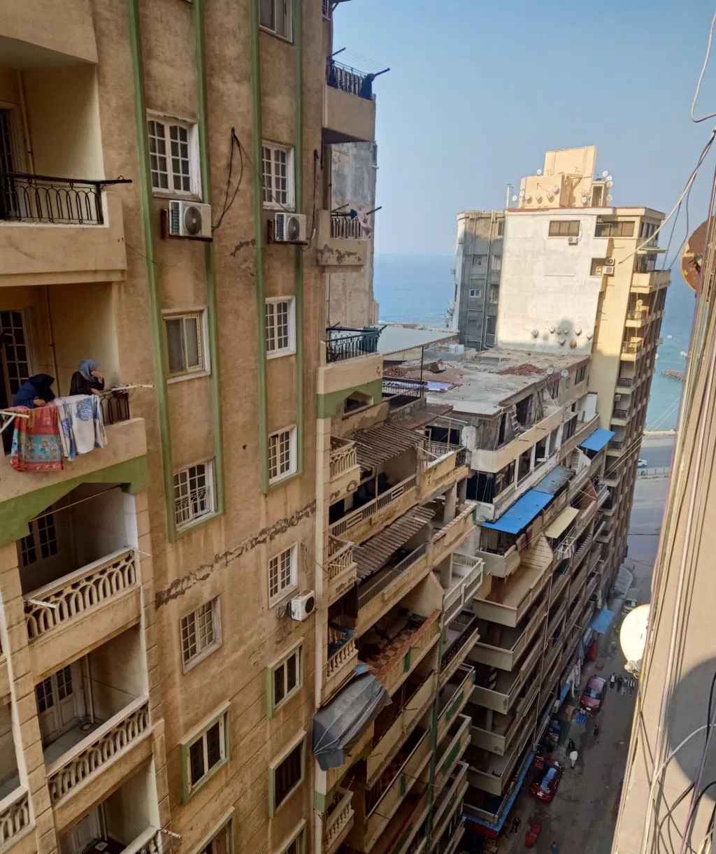 #شقة 3 غرف شايفه البحر 135م كاملة عدادات بسيدى بشر ميامى للبيع