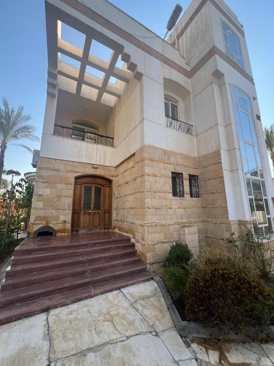 فيلا لقطة كمبوند ضاحية النخيل افضل كومباوند الشروق بحمام سباحة خاص البيع بالعفش