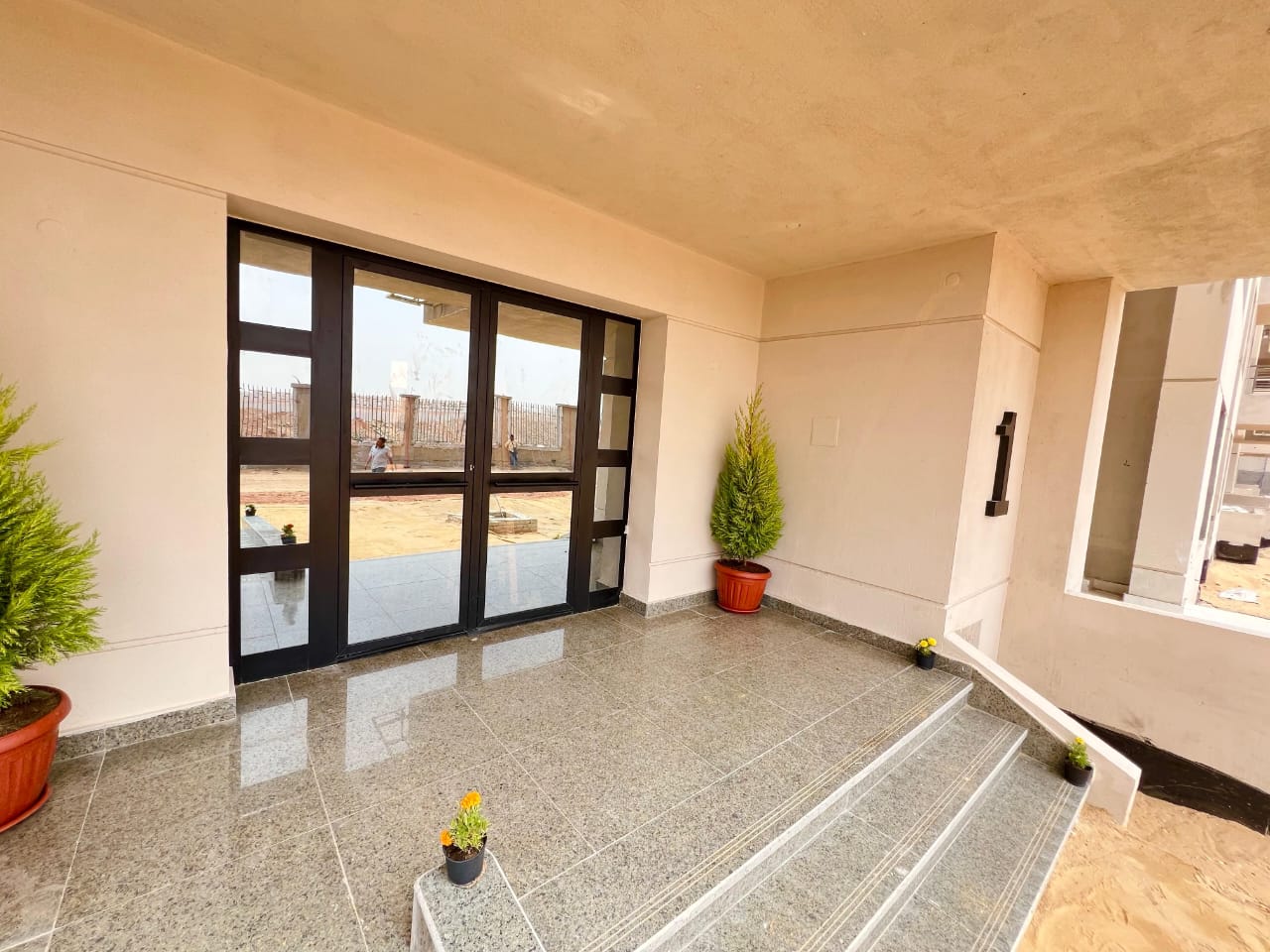 استلام فوري في أميز لوكيشن في ال R8في العاصمة الإدارية