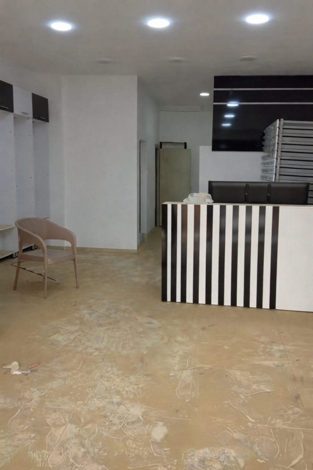 صيدلية للبيع بموقع استراتيجي جدًا في أكتوبر – الحي الثالث، المجاورة الثانية