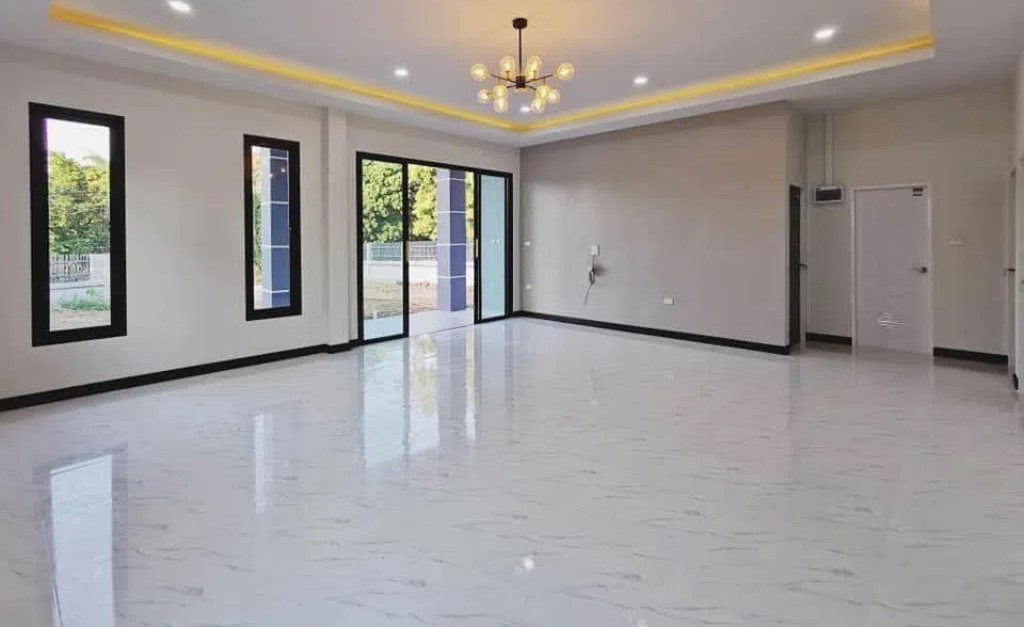 #شقه لقطه للبيع داخل كمبوند بمدينة هليوبليس سور ب سور مع سوديك إيست