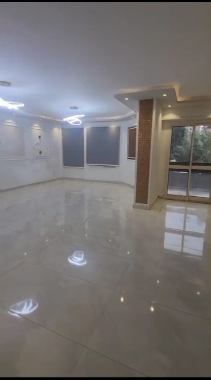 فرصه لا تعوض شقه للبيع تصلح سكنى او ادارى بالقرب من السراج مول مدينه نصرCode T509