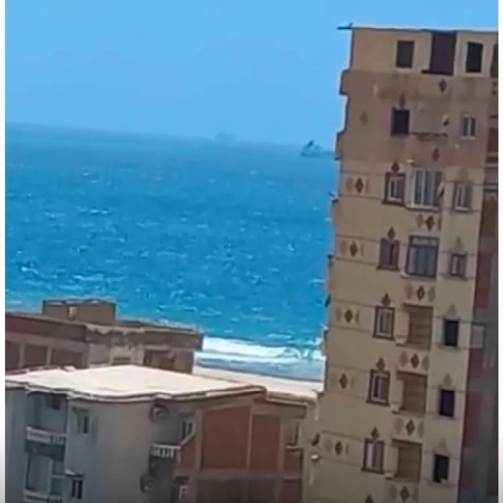 #شقه مع روف ⁦260⁩ متر فى الكيلو ⁦23⁩ طريق الساحل منطقه الصفا قريبه من البحر تشطيب سوبر لوكس